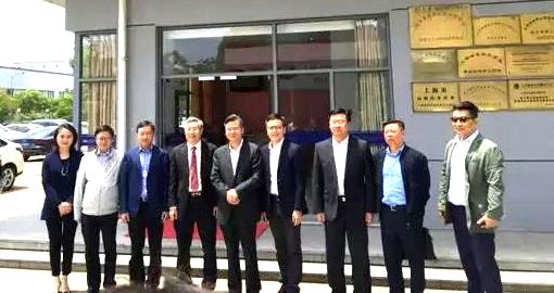 重庆市副市长李殿勋一行来访HJC黄金城平台