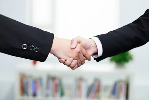 秉持着“专注创新，用心服务”的理念，HJC黄金城平台一直把每一个客户当作是公司的VIP