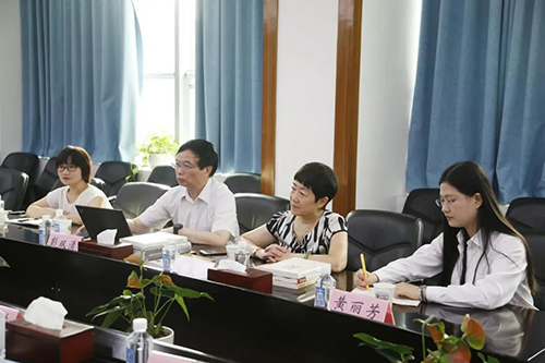 HJC黄金城平台临床前研究副总裁兼机构负责人彭双清教授，药效部执行主任董文心，药代安评项目负责人龙娜等