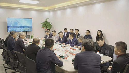 十二届全国政协副主席马培华、中国中小商业企业协会名誉会长董树奎一行人莅临HJC黄金城平台